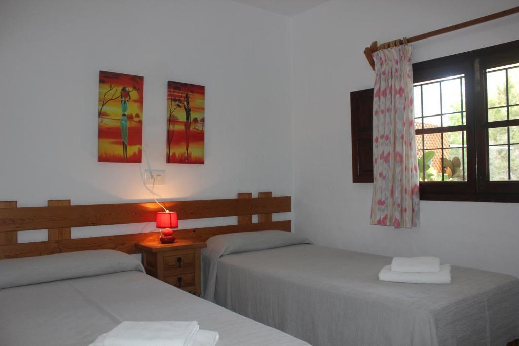 Apartamentos Pinomar Es Caló Buitenkant foto